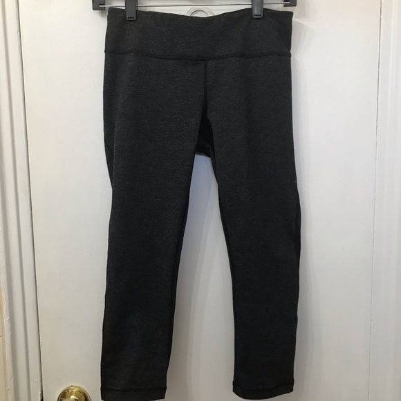 🛍Zella Lived In Gray Capri - Picture 2 of 10